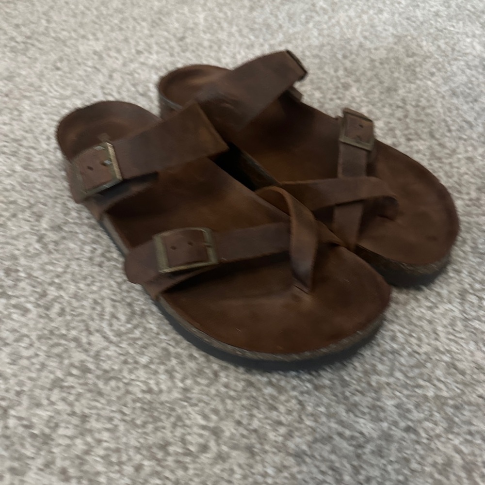 Mountain Sole Ladies Leather Sandals with Buckle Straps 8 New